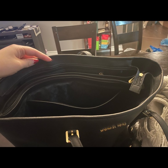 Micheline Kors Bag with laptop compartment. - Picture 7 of 9